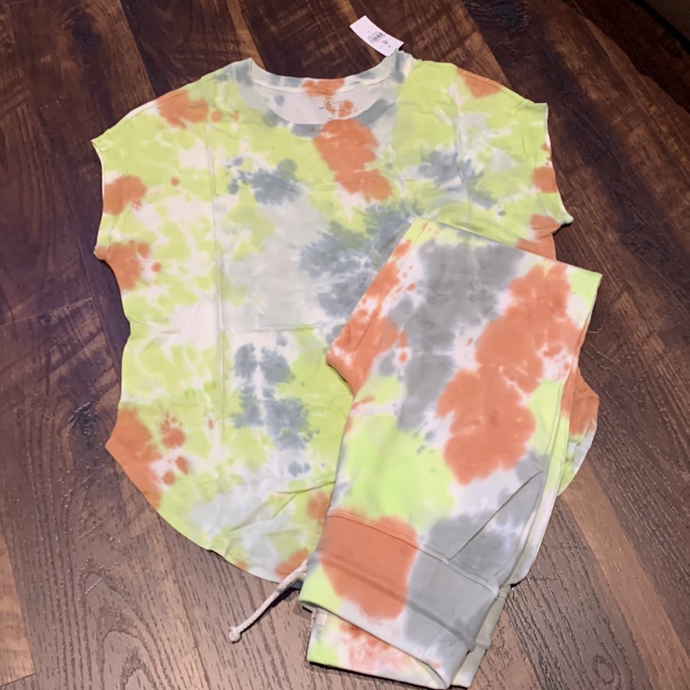 Lou & Grey Tie Dye S Top and XS Bottom Sweatpants Set